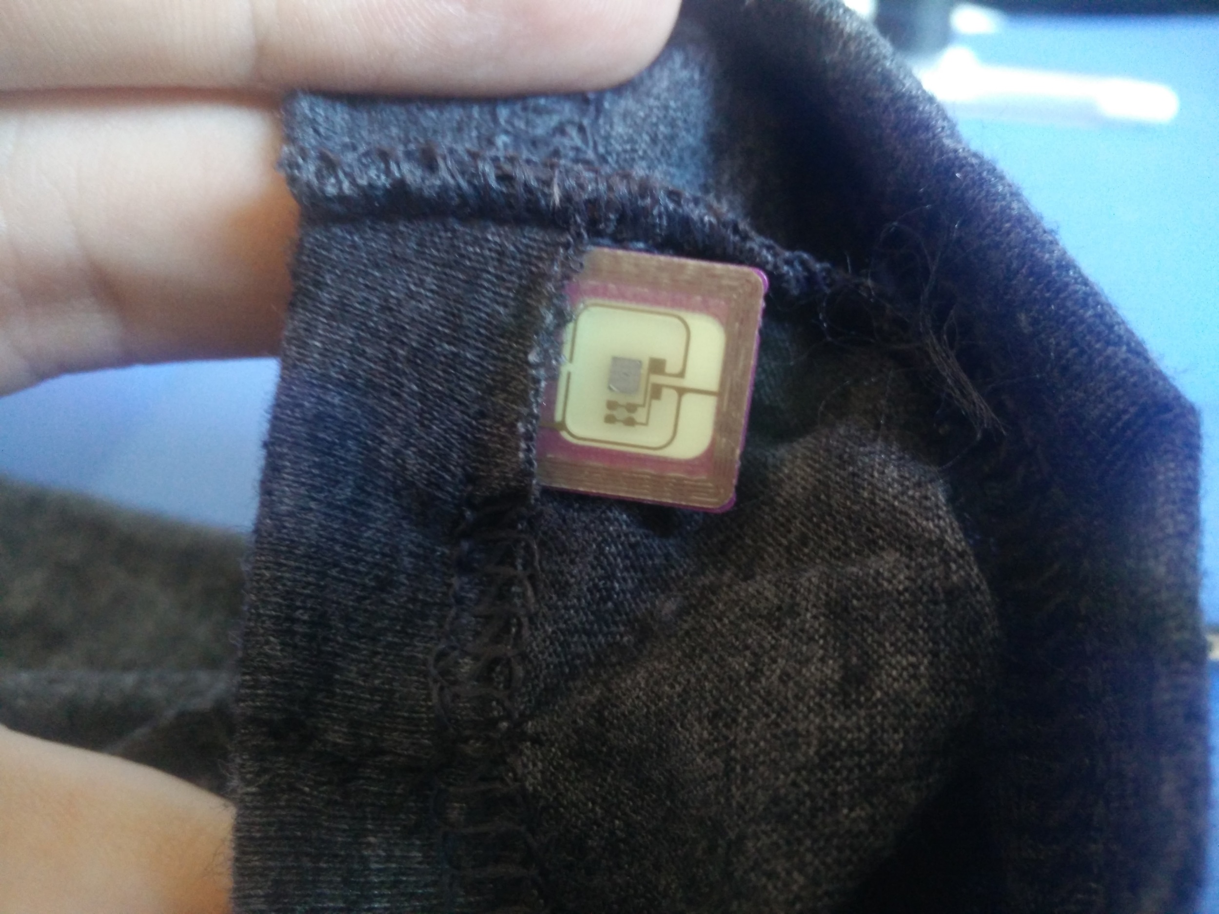 How to add contactless payment to your clothes